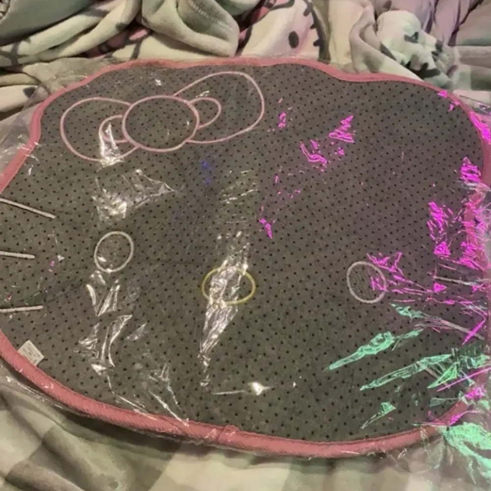 Hello Kitty Rug - Picture 5 of 10